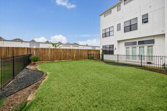 1659 Bingle Rd in Houston, TX - Building Photo - Building Photo