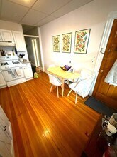 667 E 8th St in Boston, MA - Foto de edificio - Building Photo