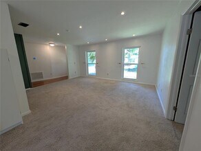 719 Regent Cir S in Brandon, FL - Building Photo - Building Photo