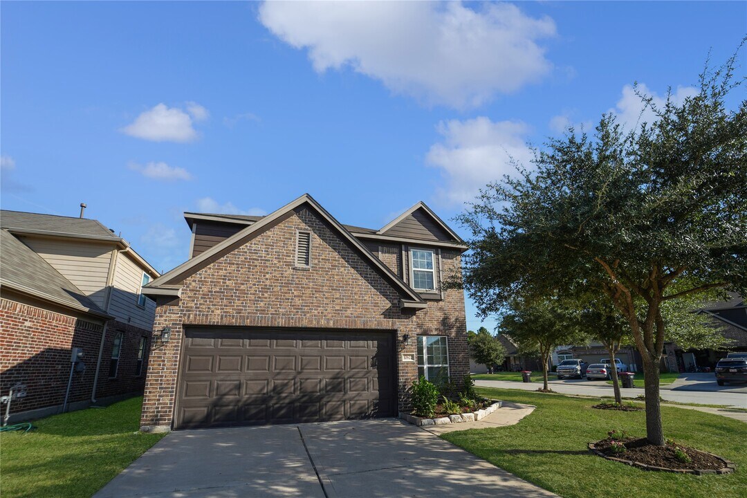 10622 Dawn Pine Forest Trail in Tomball, TX - Building Photo