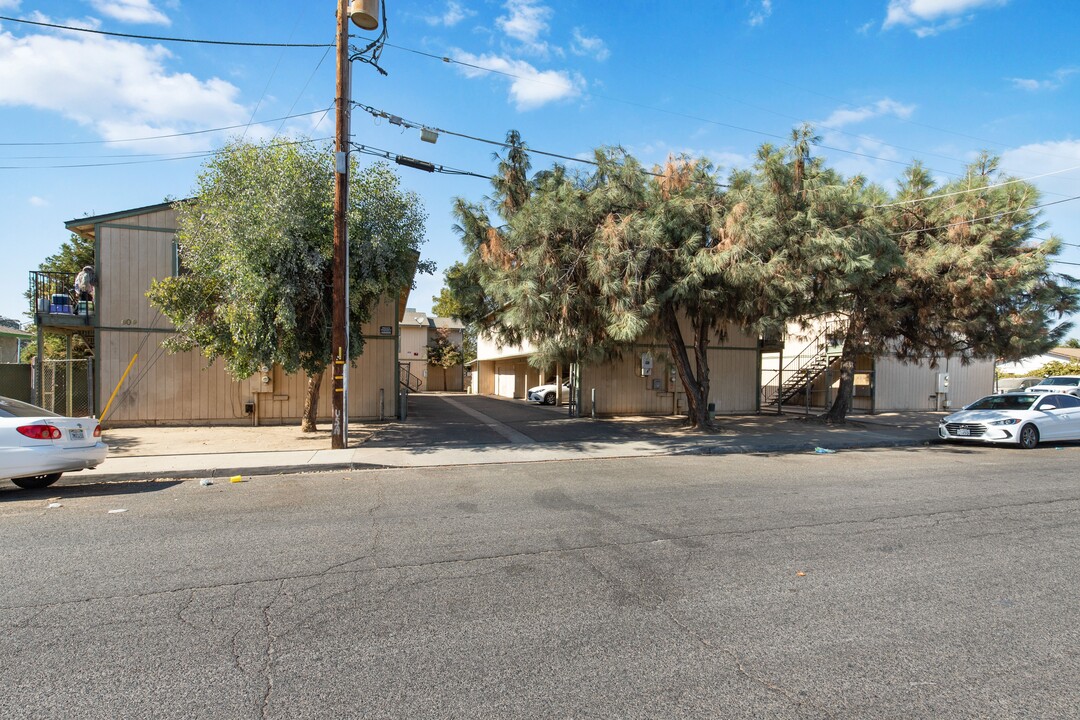 Green Tree Apartments in Madera, CA - Building Photo