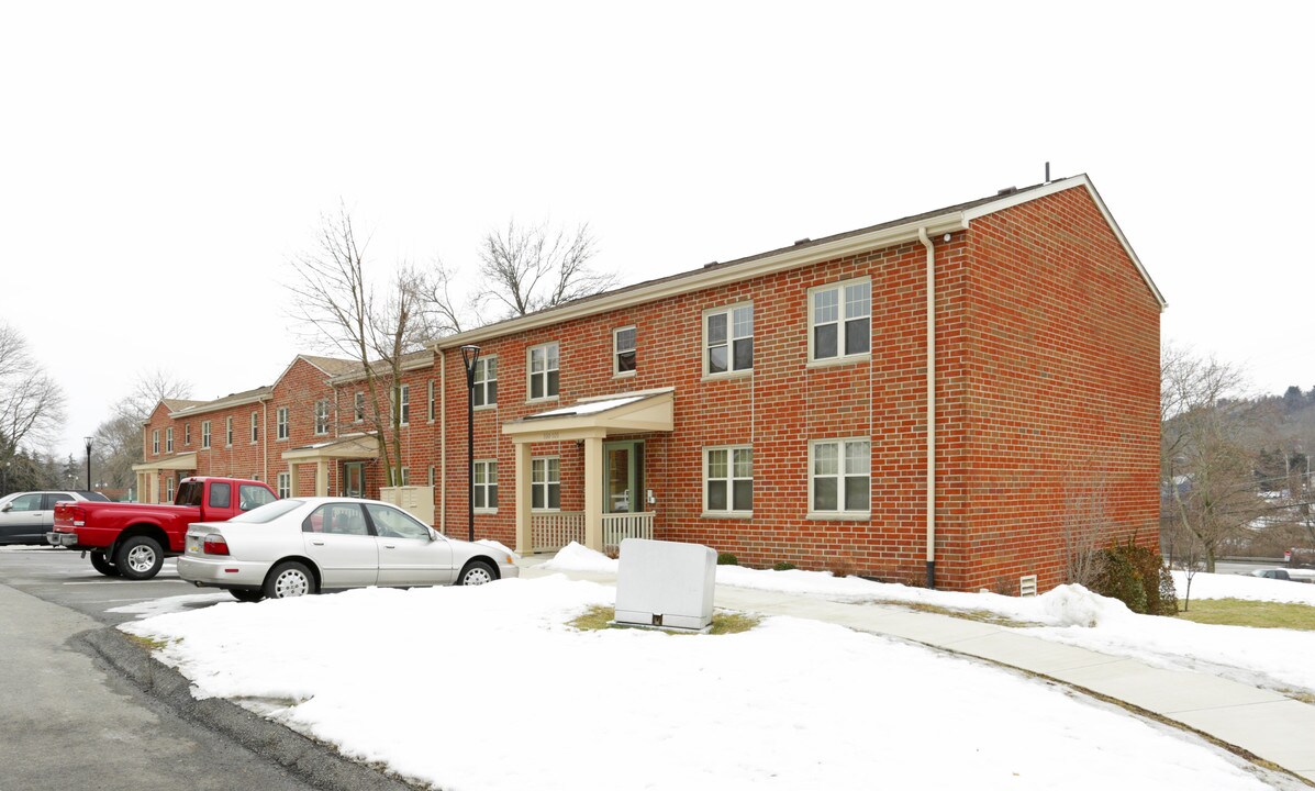 Thomas Village Apartments in Gibsonia, PA - Foto de edificio