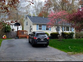 54 Pinehurst Ave in Brockton, MA - Building Photo