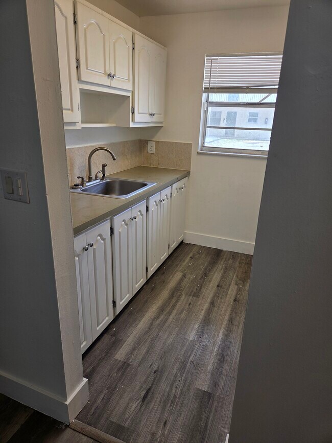 4740 NW 24th Ct, Unit A118 in Lauderdale Lakes, FL - Building Photo - Building Photo