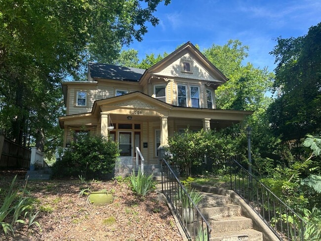 1005 N Buchanan Blvd