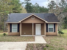 4038 Freddies Ln in Kountze, TX - Building Photo