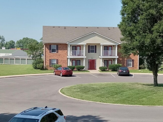 Broadway Place in South Roxana, IL - Foto de edificio - Building Photo