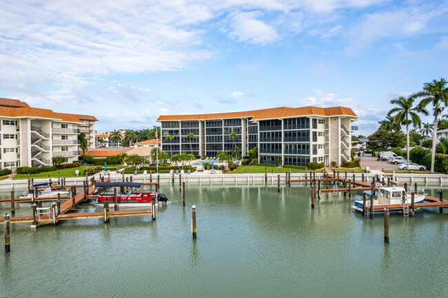 Commodore Club V in Naples, FL - Building Photo - Building Photo