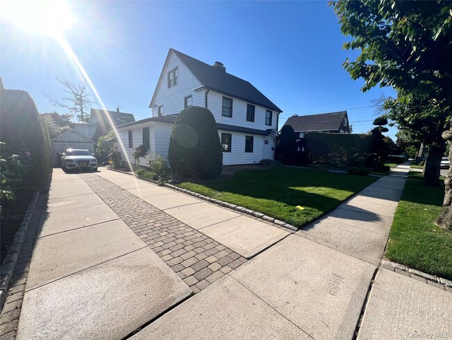 14-30-30 160th St in Queens, NY - Building Photo - Building Photo