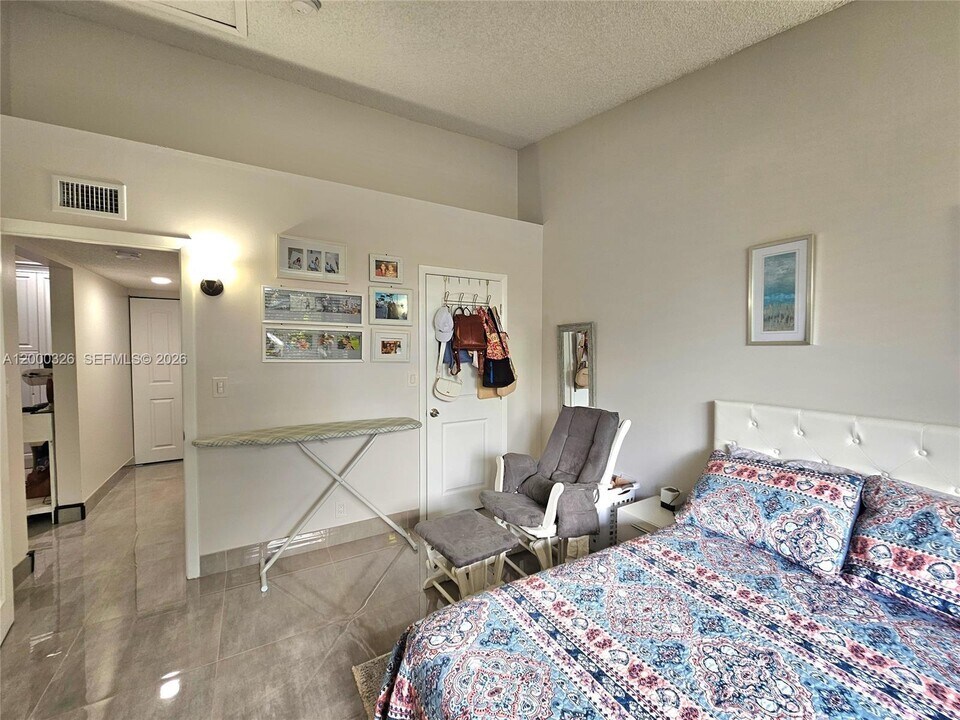 841 Lyons Rd in Coconut Creek, FL - Building Photo