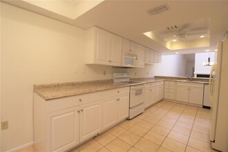 4633 La Jolla Dr in Bradenton, FL - Building Photo - Building Photo