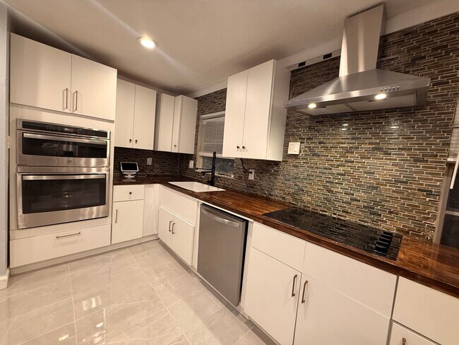 7210 Manhattan Dr in Tampa, FL - Building Photo - Building Photo