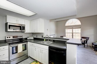 921 Hillside Lake Terrace in Gaithersburg, MD - Building Photo - Building Photo