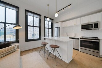 505 E Travis St in San Antonio, TX - Building Photo - Building Photo