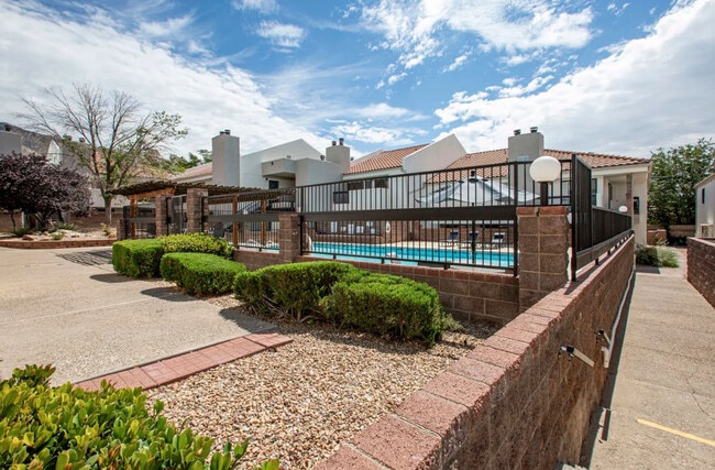 The Heights at Tramway in Albuquerque, NM - Building Photo - Building Photo