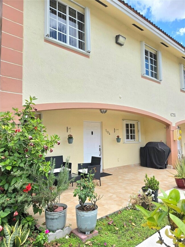 6755 NW 182nd St in Hialeah, FL - Building Photo - Building Photo