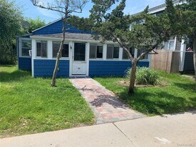 30 Bungalow Ln in Ocean Beach, NY - Building Photo