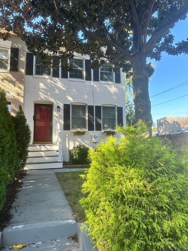 1220 Portner Rd in Alexandria, VA - Building Photo - Building Photo