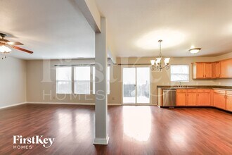 8436 Burket Way in Indianapolis, IN - Foto de edificio - Building Photo