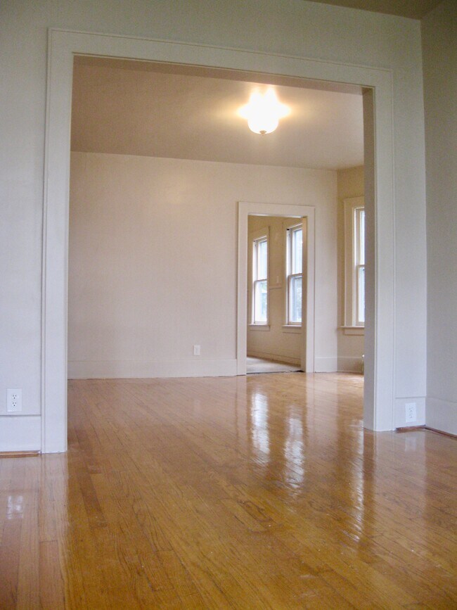 46 Emerson Ave, Unit 1st Floor in Utica, NY - Foto de edificio - Building Photo