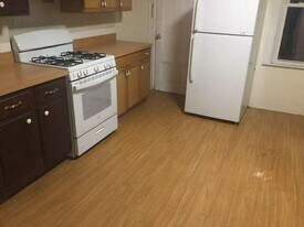 236 Cypress St in Brookline, MA - Building Photo