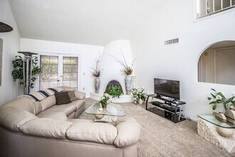 7633 E Sandalwood Dr in Scottsdale, AZ - Foto de edificio - Building Photo