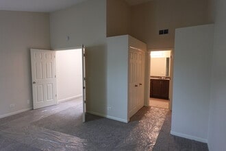 1070 Woodhill Ct in Elgin, IL - Foto de edificio - Building Photo