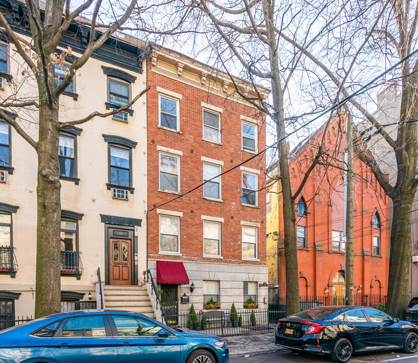 135 Garden St in Hoboken, NJ - Building Photo