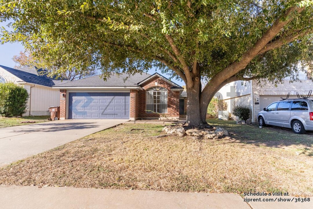 1012 Double File Trail in Round Rock, TX - Building Photo