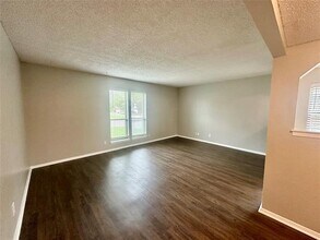 934 Cottonwood Trail in Benbrook, TX - Building Photo - Building Photo