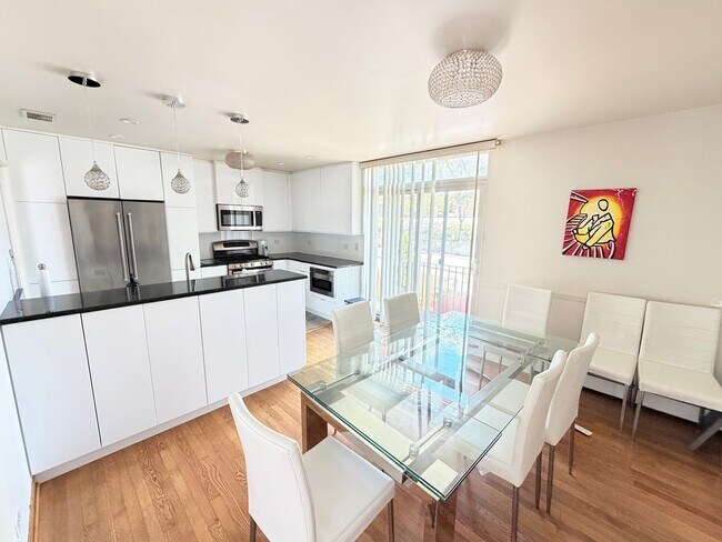 5557 S Harper Ave in Chicago, IL - Building Photo - Building Photo