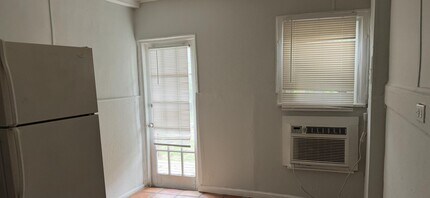 736 Omar Rd in West Palm Beach, FL - Building Photo - Building Photo