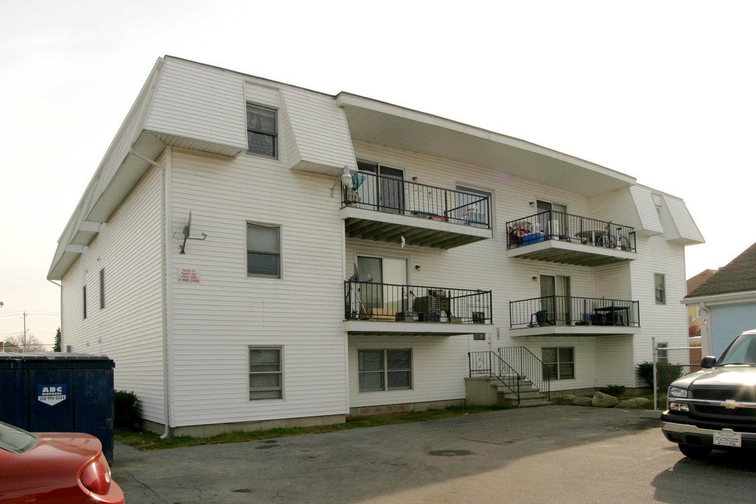 352 Vale St in Fall River, MA - Building Photo