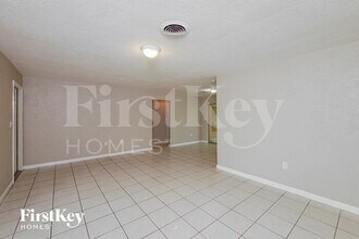 2440 NW 68th Ave in Sunrise, FL - Building Photo - Building Photo