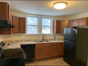 201 Avery Ave, Unit 2 in Syracuse, NY - Foto de edificio - Building Photo