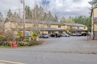 One Maple Place in Silverdale, WA - Foto de edificio - Building Photo