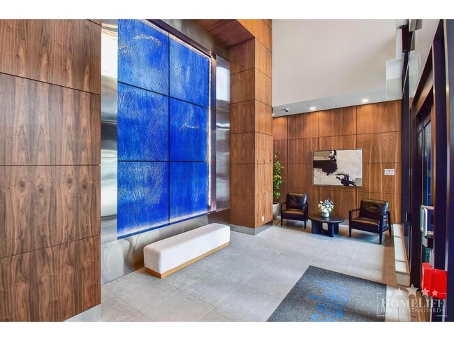 1588 Johnston Rd in White Rock, BC - Building Photo - Building Photo