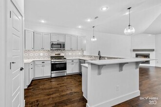 2196 N Woodlark Ln in Fayetteville, AR - Building Photo - Building Photo
