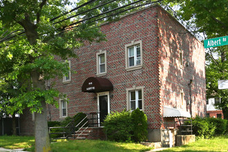 93-05 Albert Rd in Ozone Park, NY - Building Photo - Primary Photo