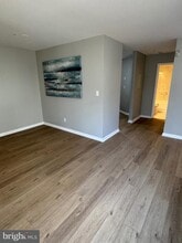 13409 Shady Knoll Dr in Silver Spring, MD - Foto de edificio - Building Photo