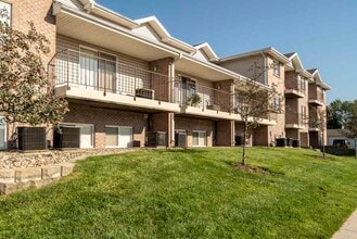 Highland View Apartments in Lincoln, NE - Building Photo - Building Photo