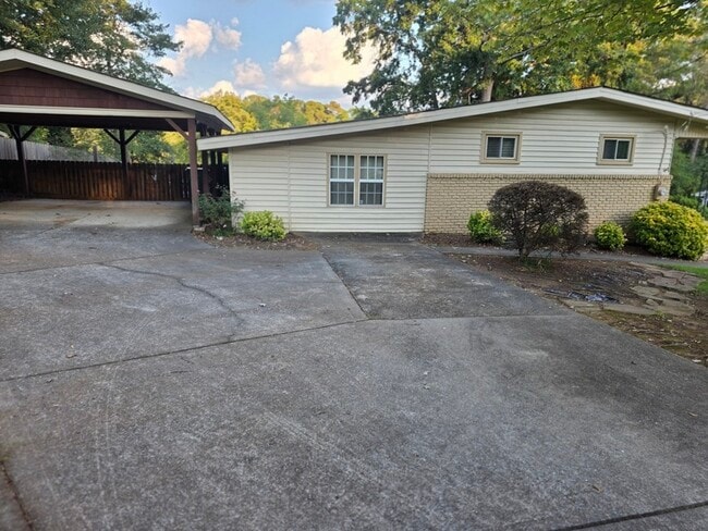 3659 Ashwood Dr SE in Smyrna, GA - Building Photo - Building Photo