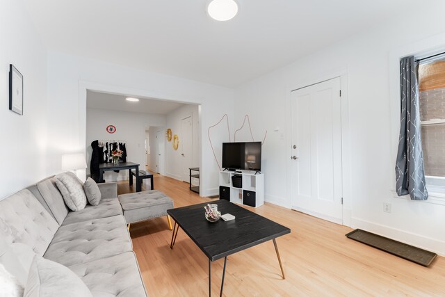 2071 N Leavitt St, Unit 1 in Chicago, IL - Building Photo - Building Photo