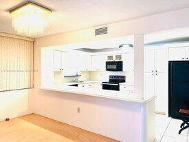 2780 NE 183rd St in Aventura, FL - Building Photo