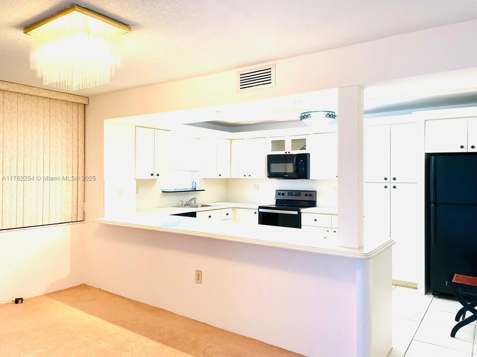 2780 NE 183rd St in Aventura, FL - Foto de edificio