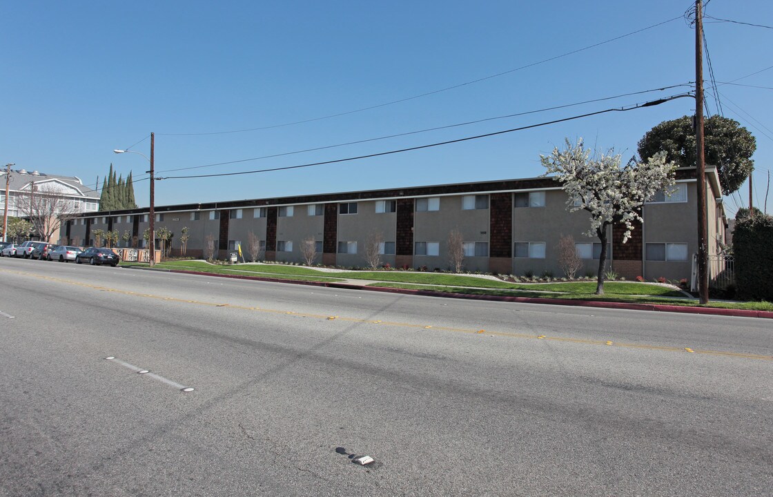 16628 Woodruff Apartments in Bellflower, CA - Foto de edificio