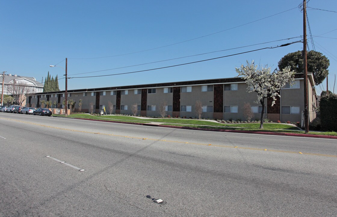 16628 Woodruff Apartments in Bellflower, CA - Building Photo