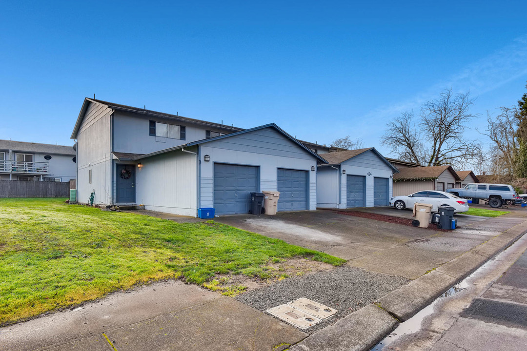 Meadow Green Townhomes in Albany, OR - Building Photo