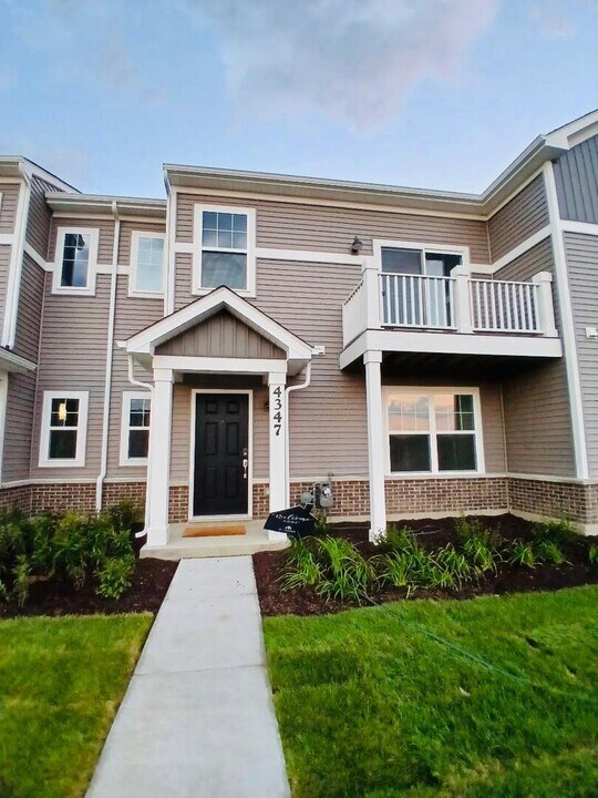 4347 Chelsea Mnr Cir in Aurora, IL - Building Photo