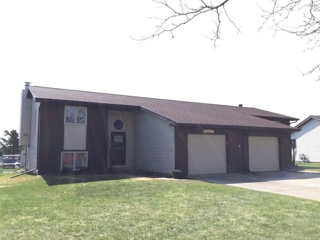 property at 809 W Ridgeview Dr